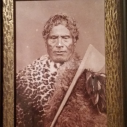 tableau d'un chef maori prise au musée Te Papa à Wellington