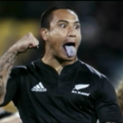 un joueur maori de rugby , équipe des all blacks